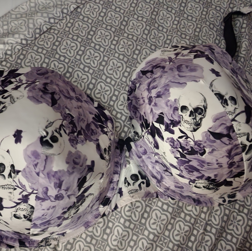 Torrid Curves skull & flowers bra